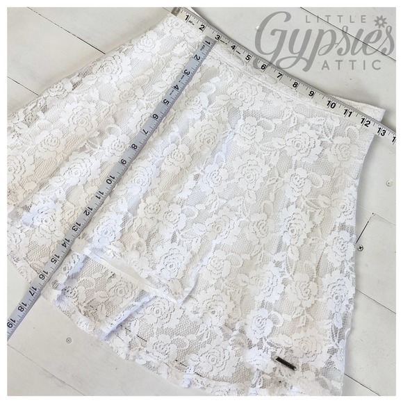 **TAKING DOWN** Abercrombie & Fitch Lace Mini Skirt - Picture 9 of 10
